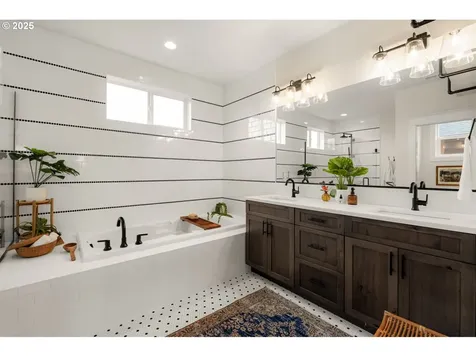 4575 NE 14th Place Portland OR 97211