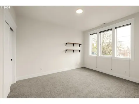 4575 NE 14th Place Portland OR 97211