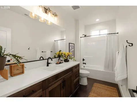 4575 NE 14th Place Portland OR 97211