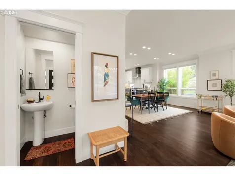 4575 NE 14th Place Portland OR 97211