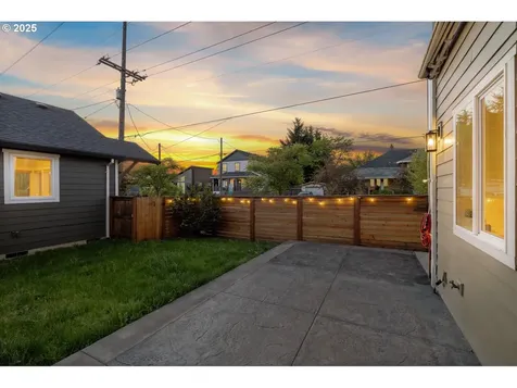 4575 NE 14th Place Portland OR 97211
