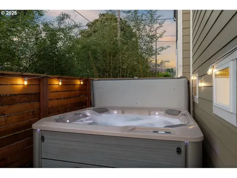 4575 NE 14th Place Portland OR 97211