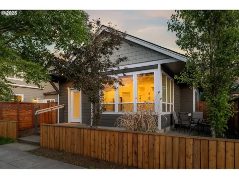 4575 NE 14th Place Portland OR 97211