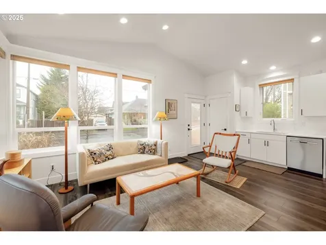 4575 NE 14th Place Portland OR 97211