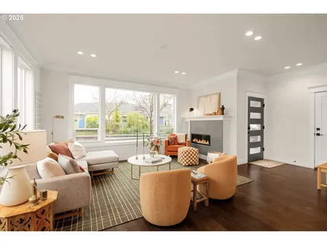 4575 NE 14th Place Portland OR 97211