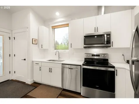 4575 NE 14th Place Portland OR 97211