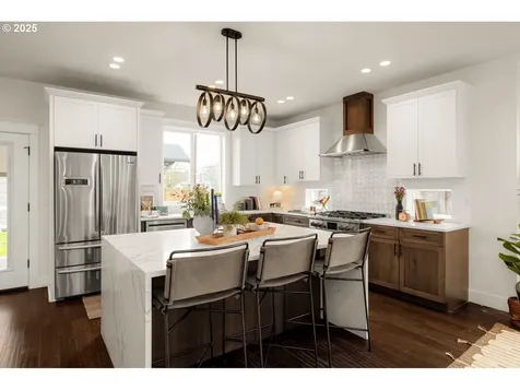 4575 NE 14th Place Portland OR 97211
