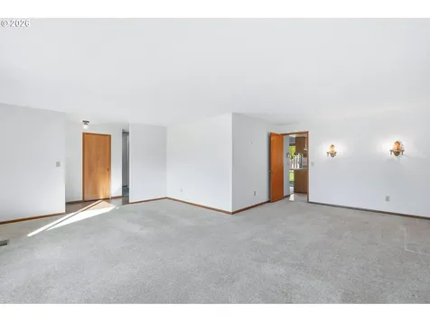 5070 NW Kahneeta Drive Portland OR 97229