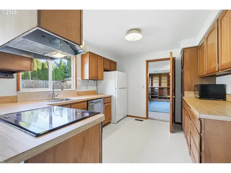 5070 NW Kahneeta Drive Portland OR 97229