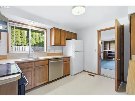 5070 NW Kahneeta Drive Portland OR 97229