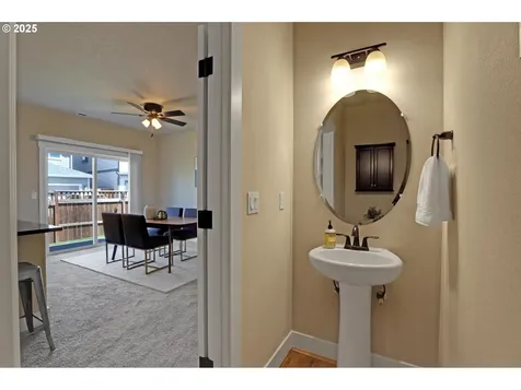 7092 NW Eleanor Avenue Portland OR 97229
