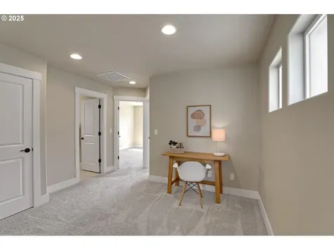 7092 NW Eleanor Avenue Portland OR 97229