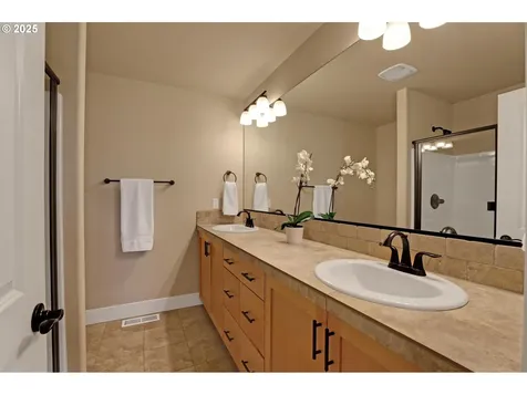 7092 NW Eleanor Avenue Portland OR 97229