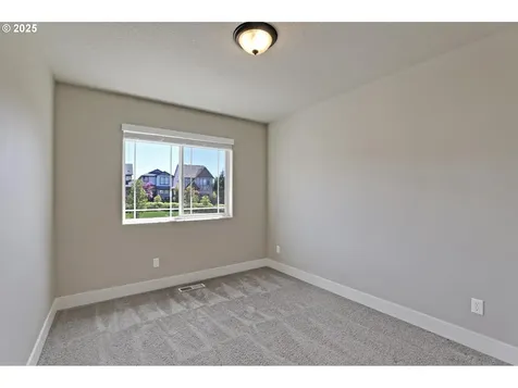 7092 NW Eleanor Avenue Portland OR 97229