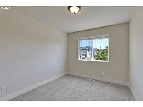 7092 NW Eleanor Avenue Portland OR 97229