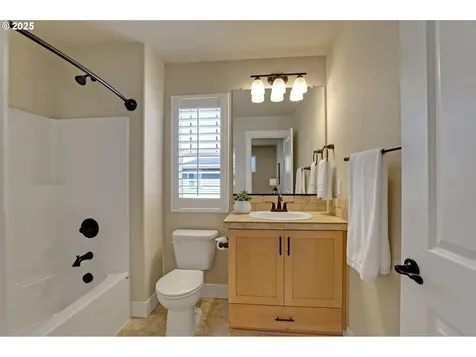 7092 NW Eleanor Avenue Portland OR 97229