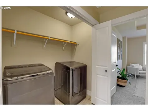 7092 NW Eleanor Avenue Portland OR 97229
