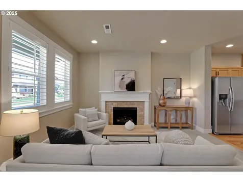 7092 NW Eleanor Avenue Portland OR 97229