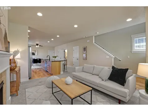 7092 NW Eleanor Avenue Portland OR 97229