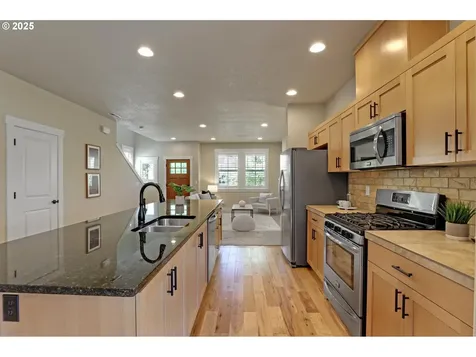 7092 NW Eleanor Avenue Portland OR 97229