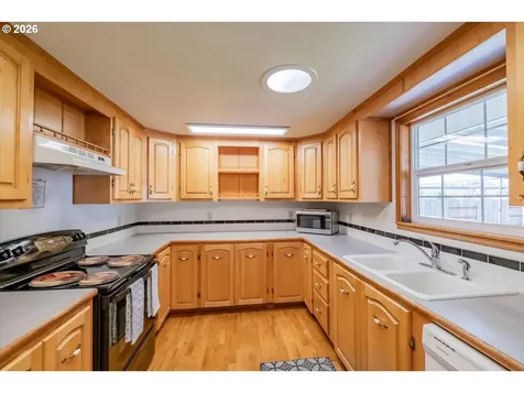 220 View Lane Lebanon OR 97355