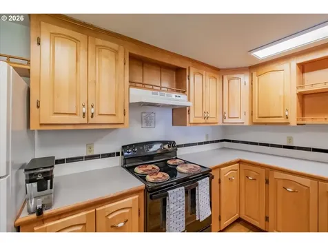 220 View Lane Lebanon OR 97355