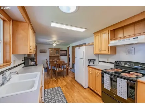 220 View Lane Lebanon OR 97355