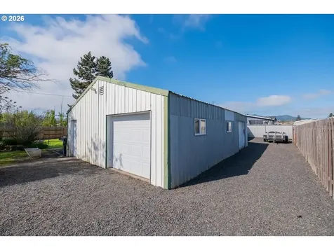 220 View Lane Lebanon OR 97355