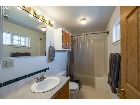 220 View Lane Lebanon OR 97355