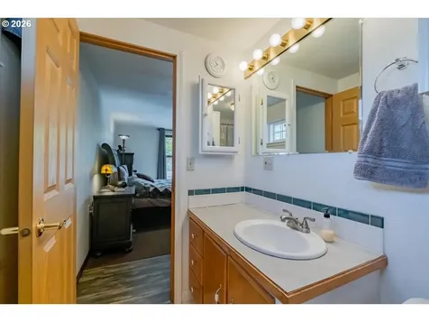 220 View Lane Lebanon OR 97355