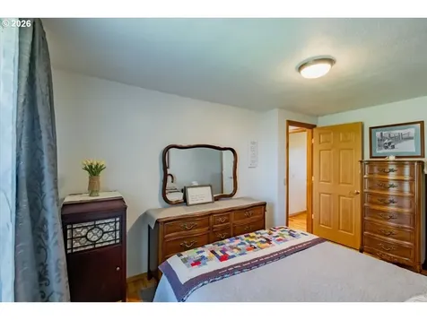 220 View Lane Lebanon OR 97355