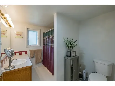 220 View Lane Lebanon OR 97355
