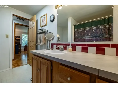 220 View Lane Lebanon OR 97355