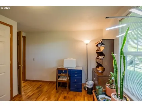 220 View Lane Lebanon OR 97355