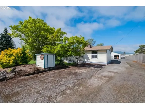 220 View Lane Lebanon OR 97355