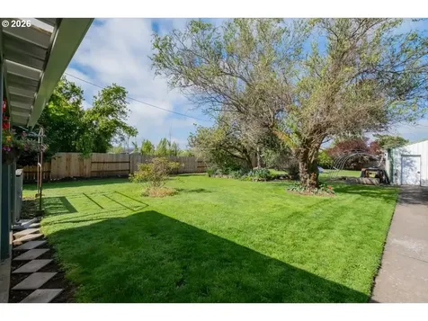 220 View Lane Lebanon OR 97355