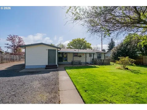 220 View Lane Lebanon OR 97355