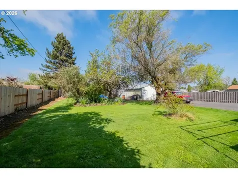 220 View Lane Lebanon OR 97355