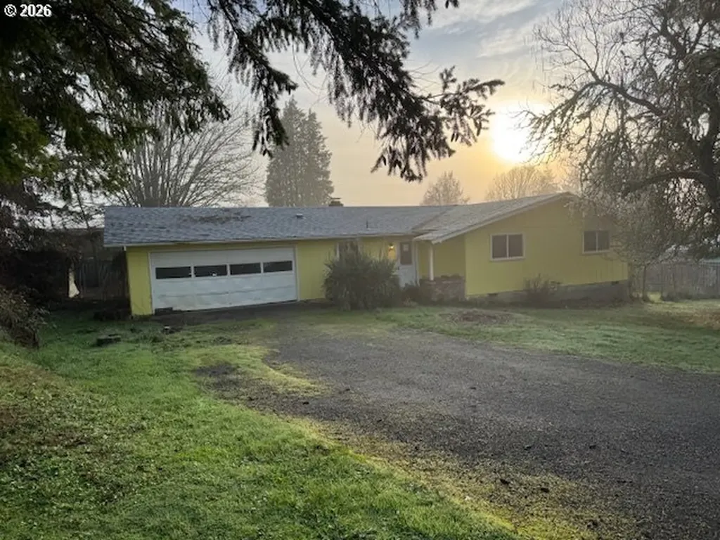 560 St John Street Sutherlin OR 97479