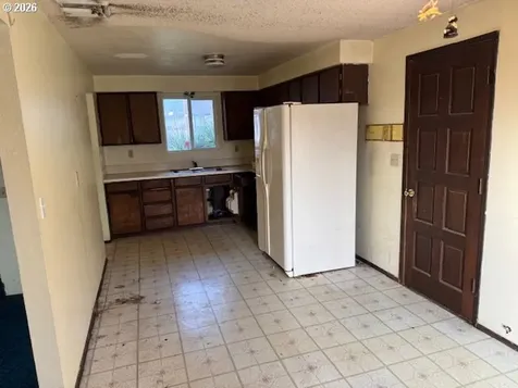 560 St John Street Sutherlin OR 97479