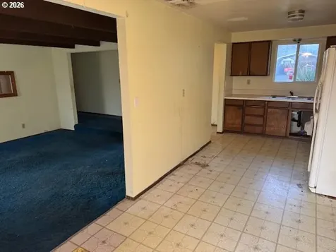 560 St John Street Sutherlin OR 97479