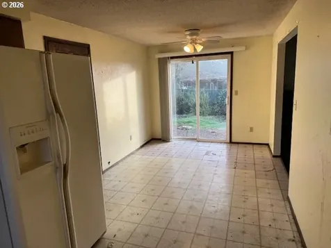 560 St John Street Sutherlin OR 97479