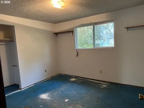 560 St John Street Sutherlin OR 97479