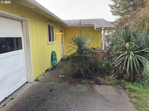 560 St John Street Sutherlin OR 97479