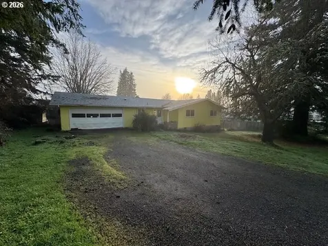 560 St John Street Sutherlin OR 97479