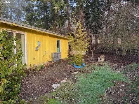560 St John Street Sutherlin OR 97479