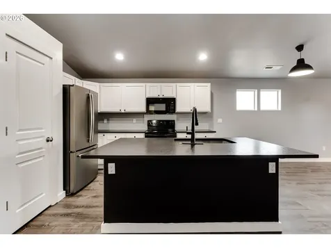 5854 Avalon Street Eugene OR 97402