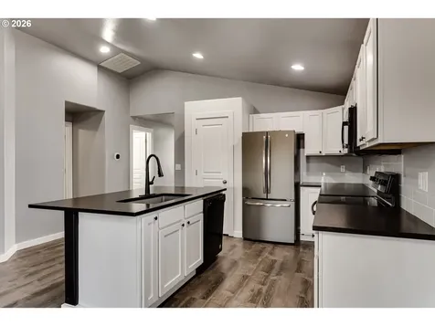 5854 Avalon Street Eugene OR 97402