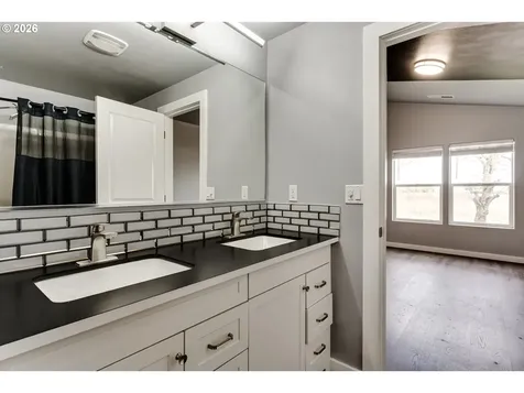 5854 Avalon Street Eugene OR 97402
