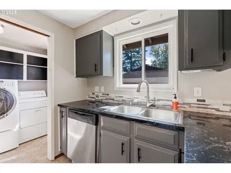 932 NW Garibaldi Street Hillsboro OR 97124